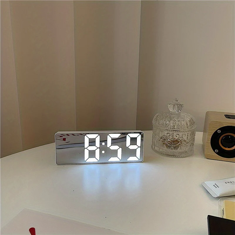 Horloge LED à Contrôle Vocal – Réveil Silencieux Réglable