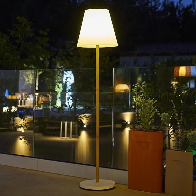 Lampadaire lumineux solaire et rechargeable pied métal couleur bois design scandinave LED blanc
