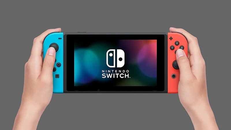 Console Nintendo Switch avec paire de Joy-Con Bleu et Rouge
